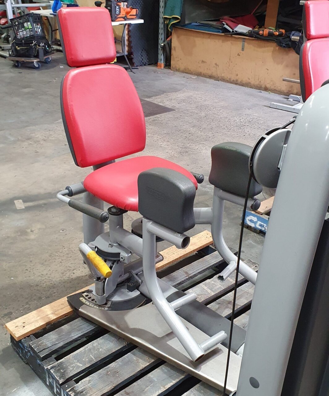 Technogym Selection Series Red Package leg adductor and inductor machine