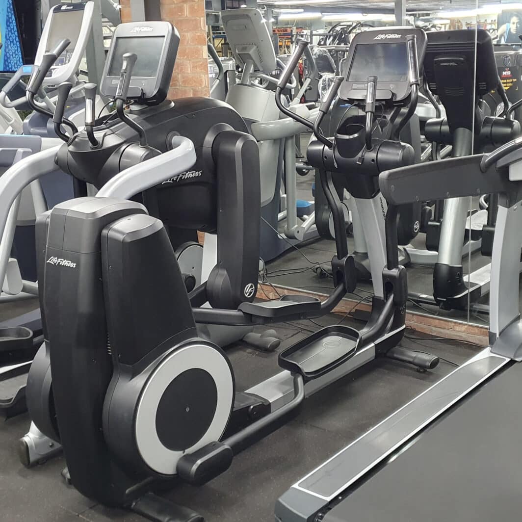 second hand Life Fitness 95XS Cross Trainer Discover SE